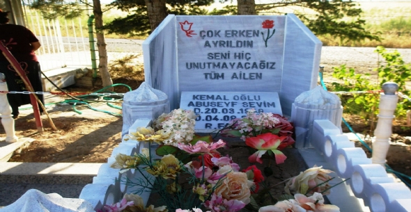 Ahmetcenlilerin Mezarlığı /  Malatya Fethiye